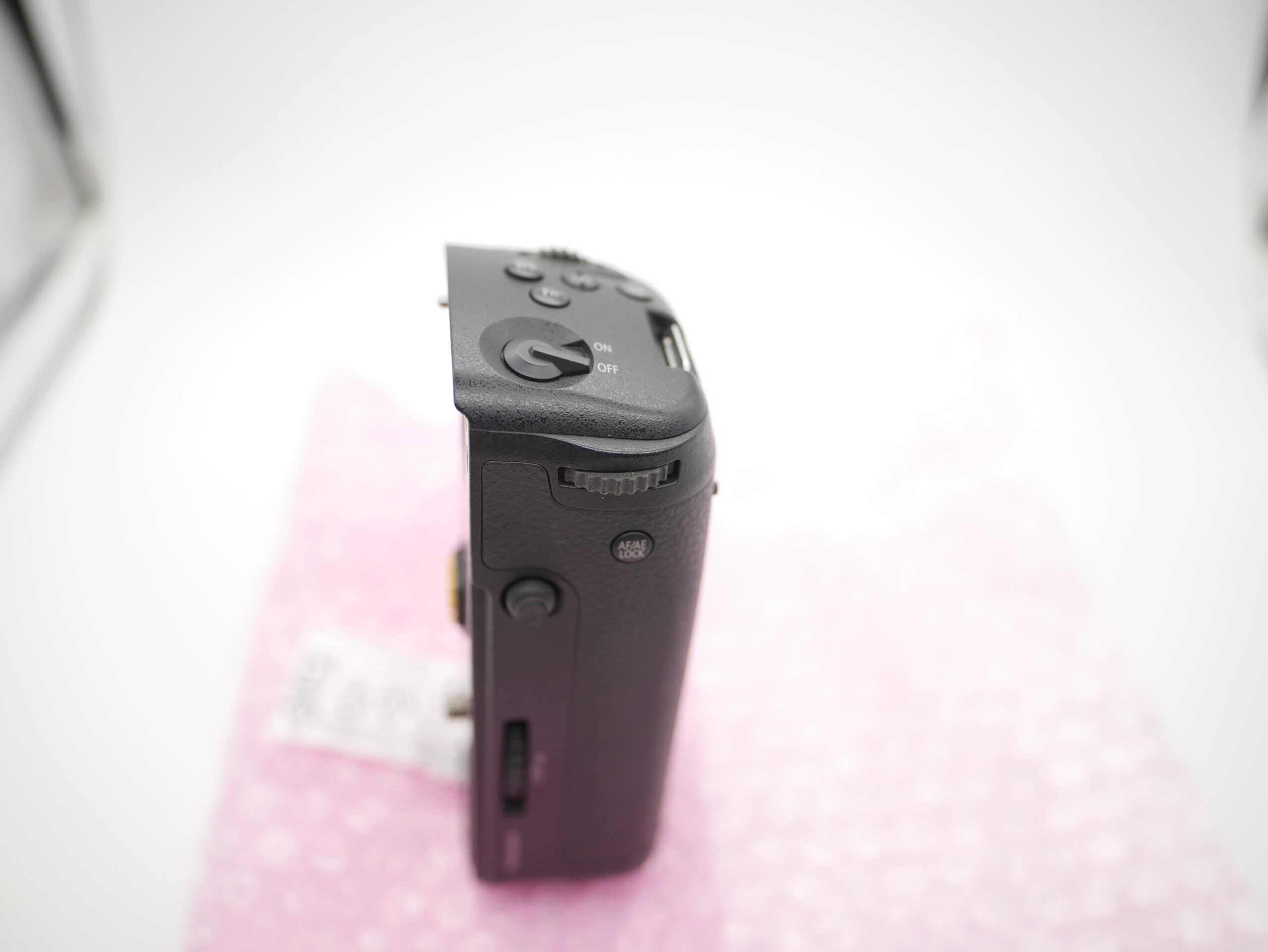 DMW-BGGH5 Battery Grip for Panasonic Lumix GH5 / GH5S / GH5 II - Image 3