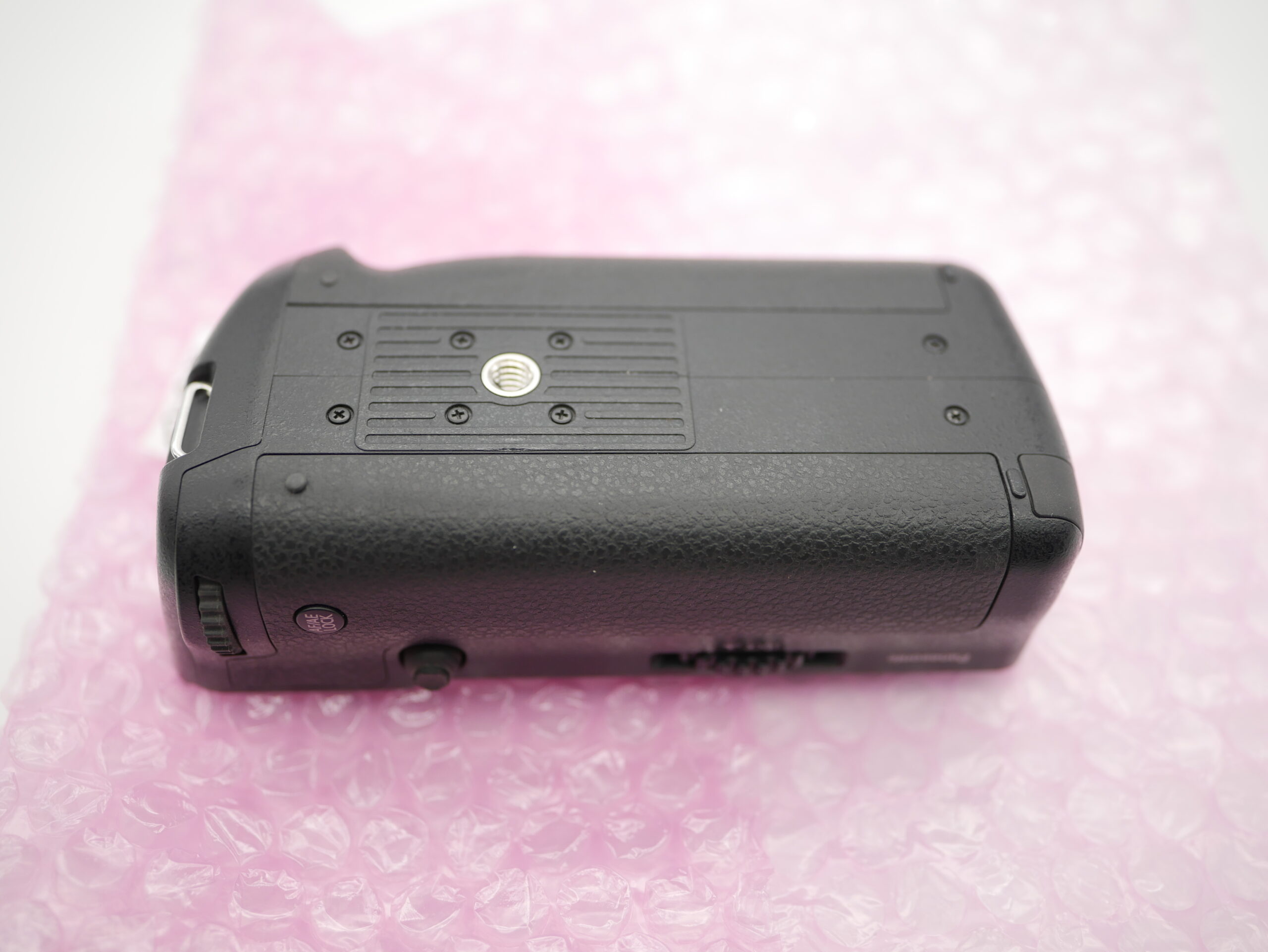 DMW-BGGH5 Battery Grip for Panasonic Lumix GH5 / GH5S / GH5 II - Image 2