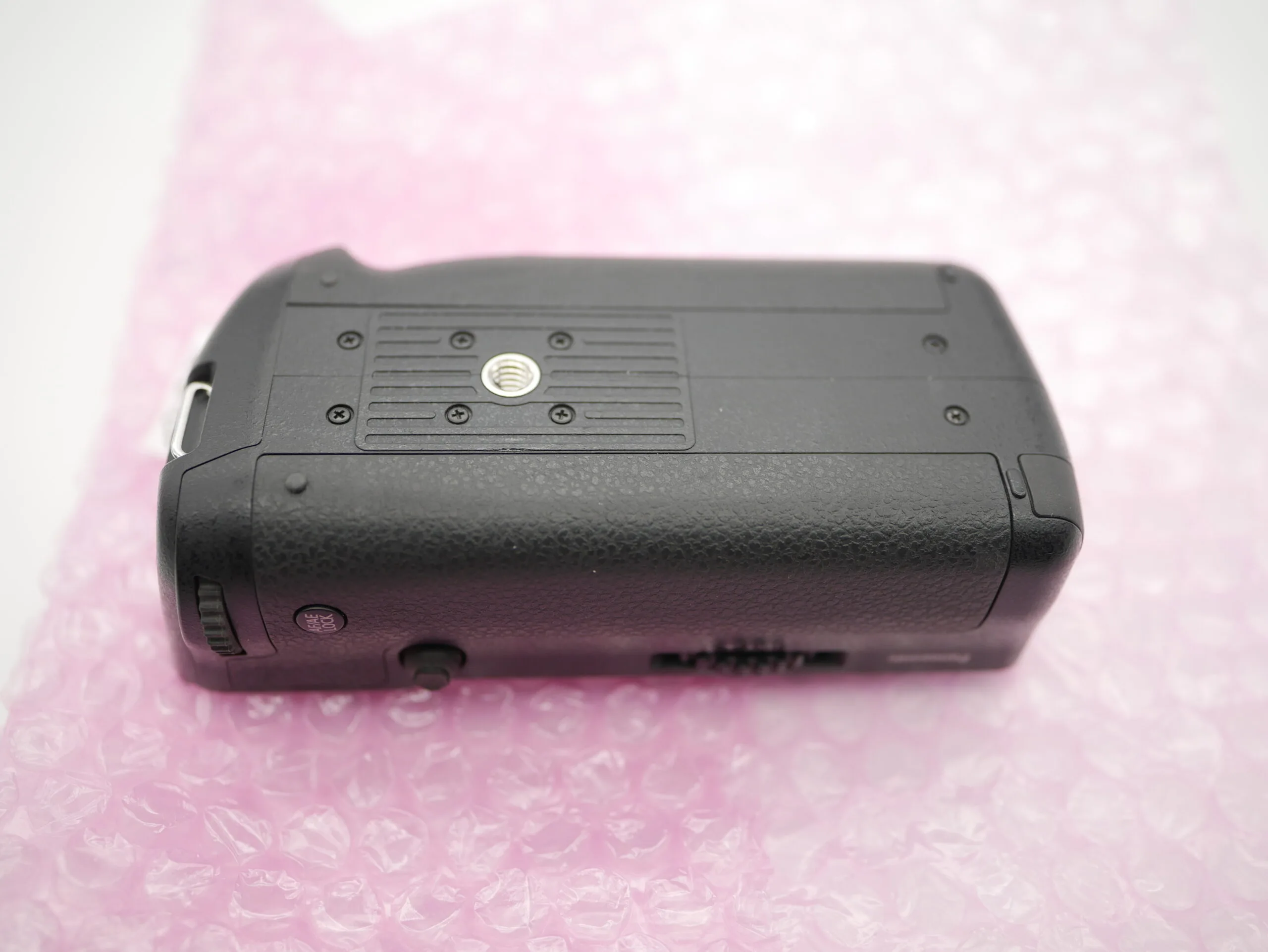 DMW-BGGH5 Battery Grip for Panasonic Lumix GH5 / GH5S / GH5 II - Image 2